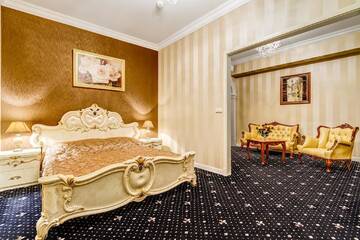 Фото номера Люкс Курортные отели Pałacyk Otrębusy Business &amp; Spa г. Otrębusy 4