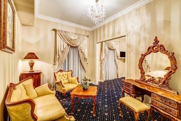 Фото номера Люкс Курортные отели Pałacyk Otrębusy Business &amp; Spa г. Otrębusy 5
